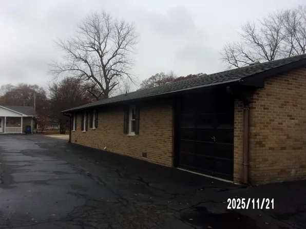 431 S 5th St, Watseka, IL 60970