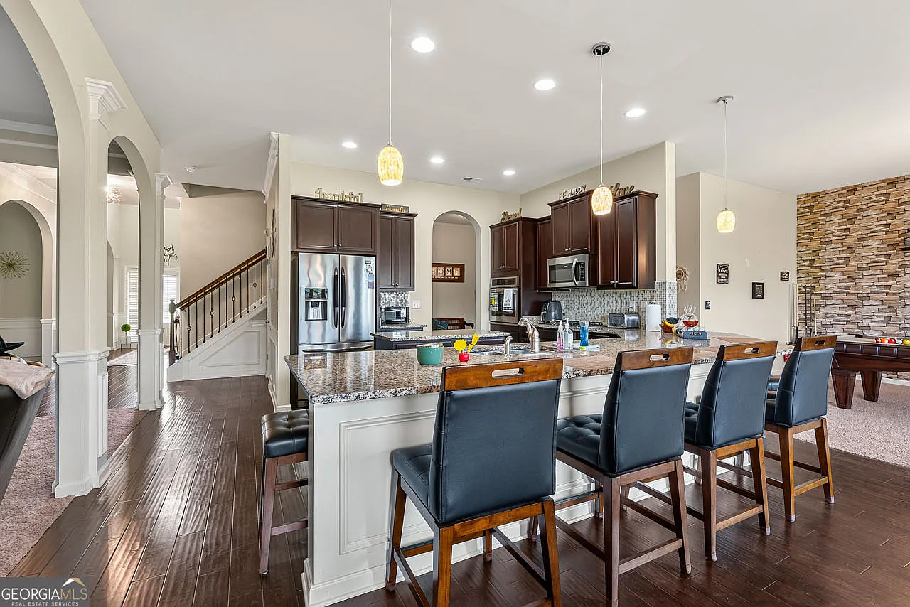 4 bed, 3.5 bath, 4762 sqft, $995 — Photo 4