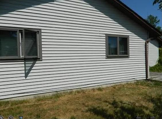 2nd image of 1301 River Forest Dr