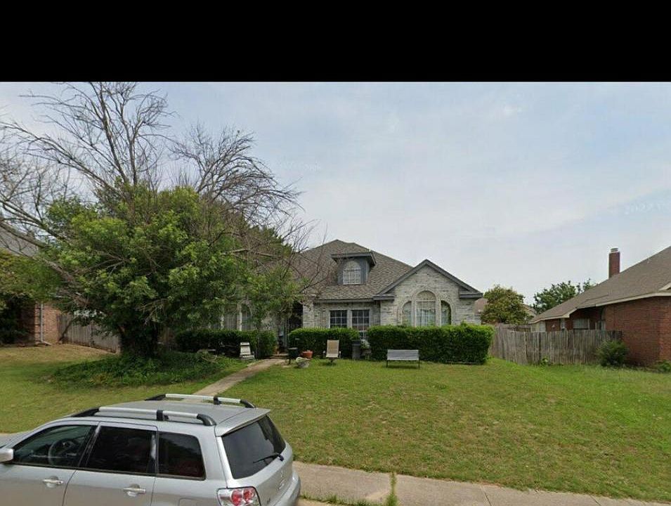 1st image of 813 Woodridge Dr
