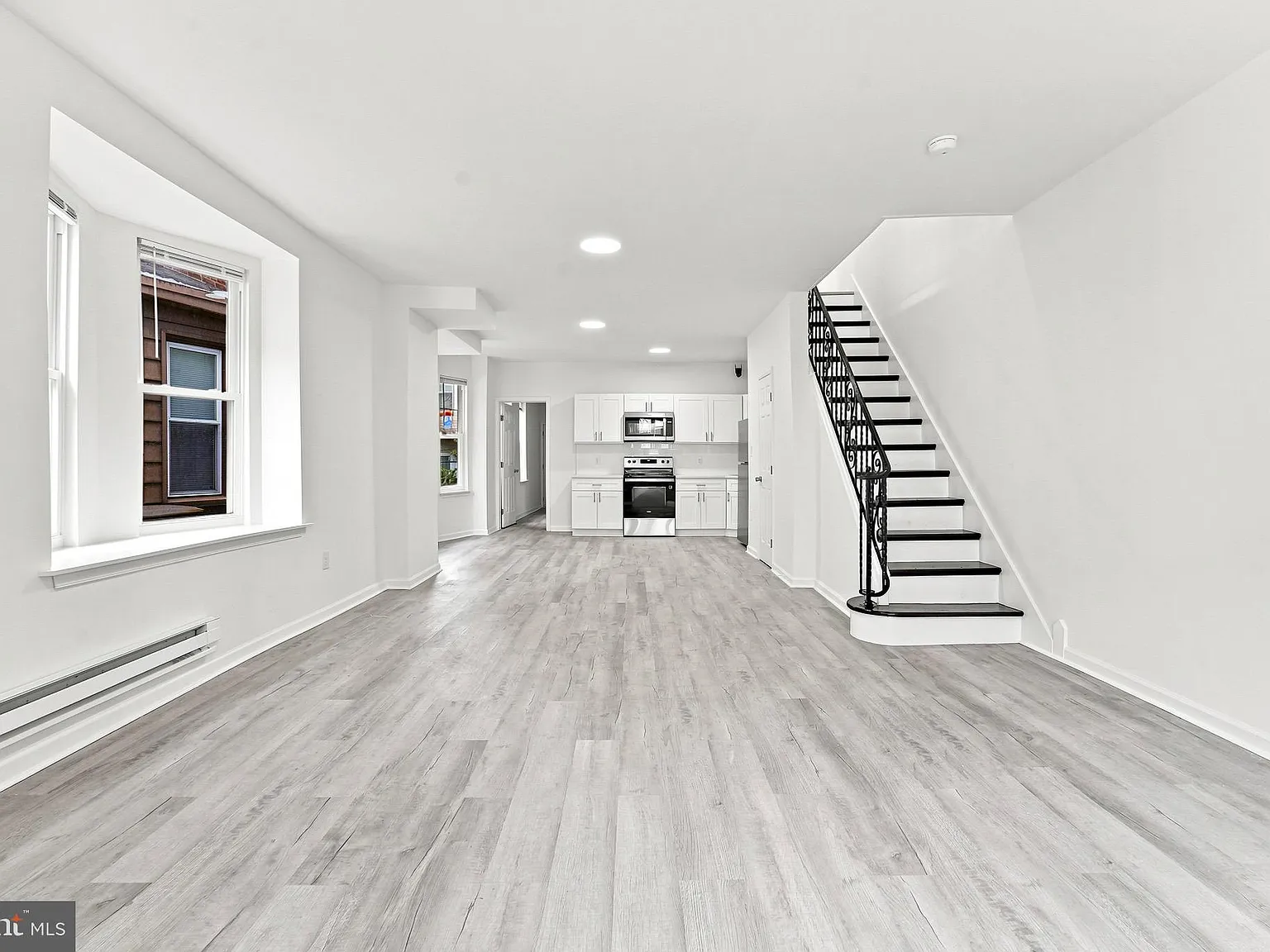 5 bed, 1.5 bath, 1500 sqft, $2,553 — Photo 1