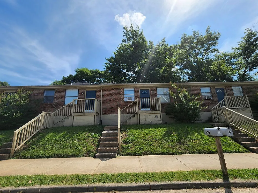 2 bed, 1.0 bath, 800 sqft, $1,195 — Photo 2