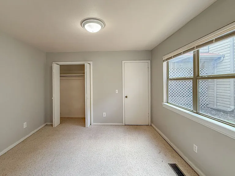 12021 Hawthorne Ln — Photo 19