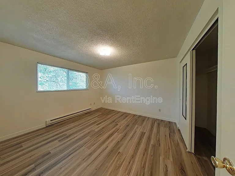 437 NW 11th St #8 — Photo 7