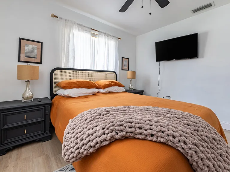 Second bedroom.