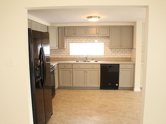 3rd image of 18 S Sunset Dr Floor 2