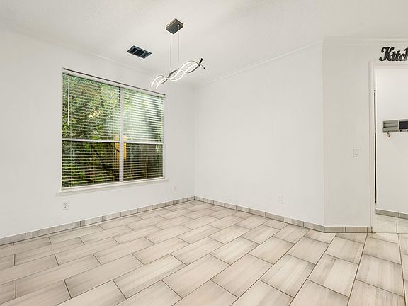 5th image of 34 Firethorn Pl
