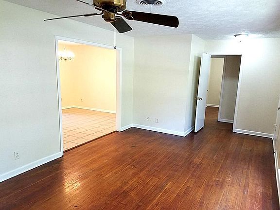4th image of 704 Chandler Dr