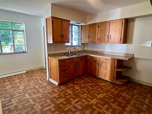 4th image of 323 Ferguson Ct