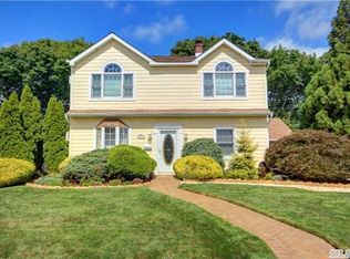 37 Cliff Ln, Levittown, NY 11756