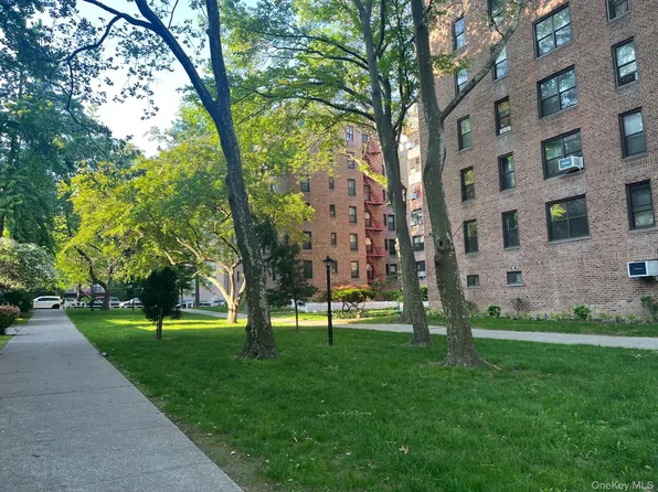 83-20 98 Street #4E, Woodhaven, NY 11421
