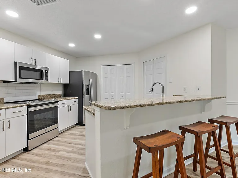 900 Ironwood Dr #917 — Photo 4