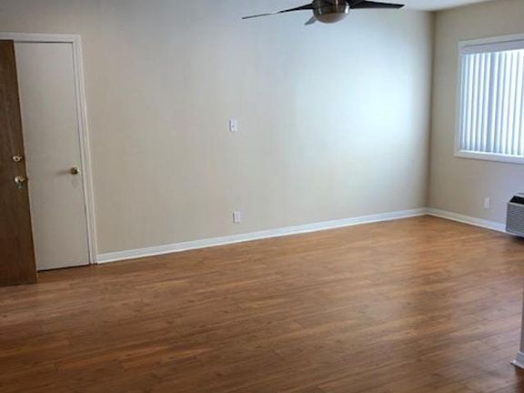 3rd image of 14521 Margate St #15