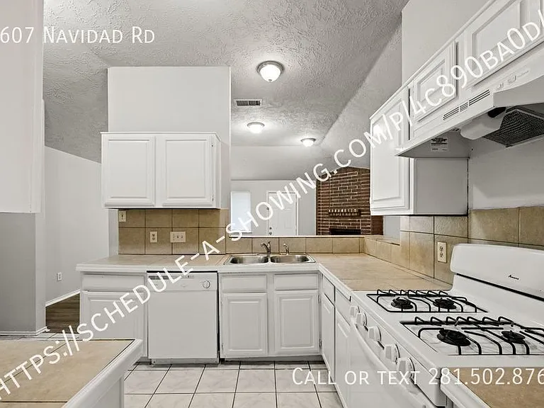 6607 Navidad Rd — Photo 2