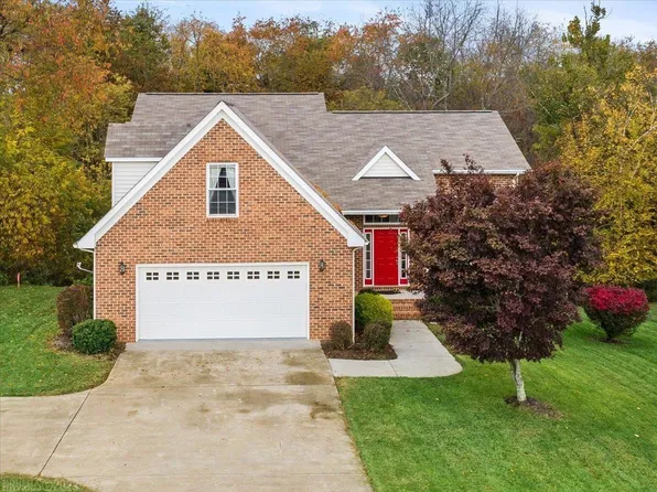 8322 River Course Dr, Radford, VA 24141