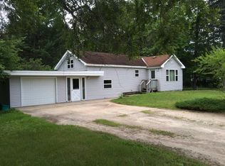 E1833 King Rd, Waupaca, WI 54981