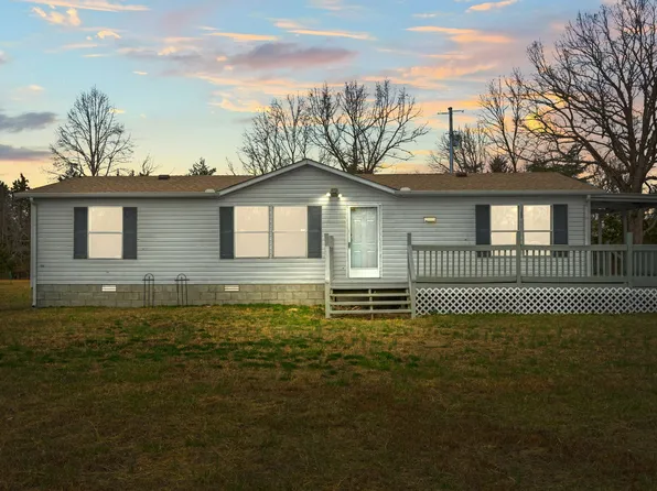 5858 King Robert Ln, Westmoreland, TN 37186