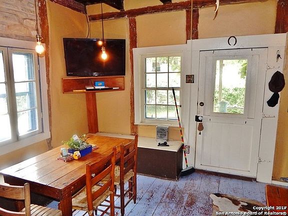 4th image of 1102 Gentilz St