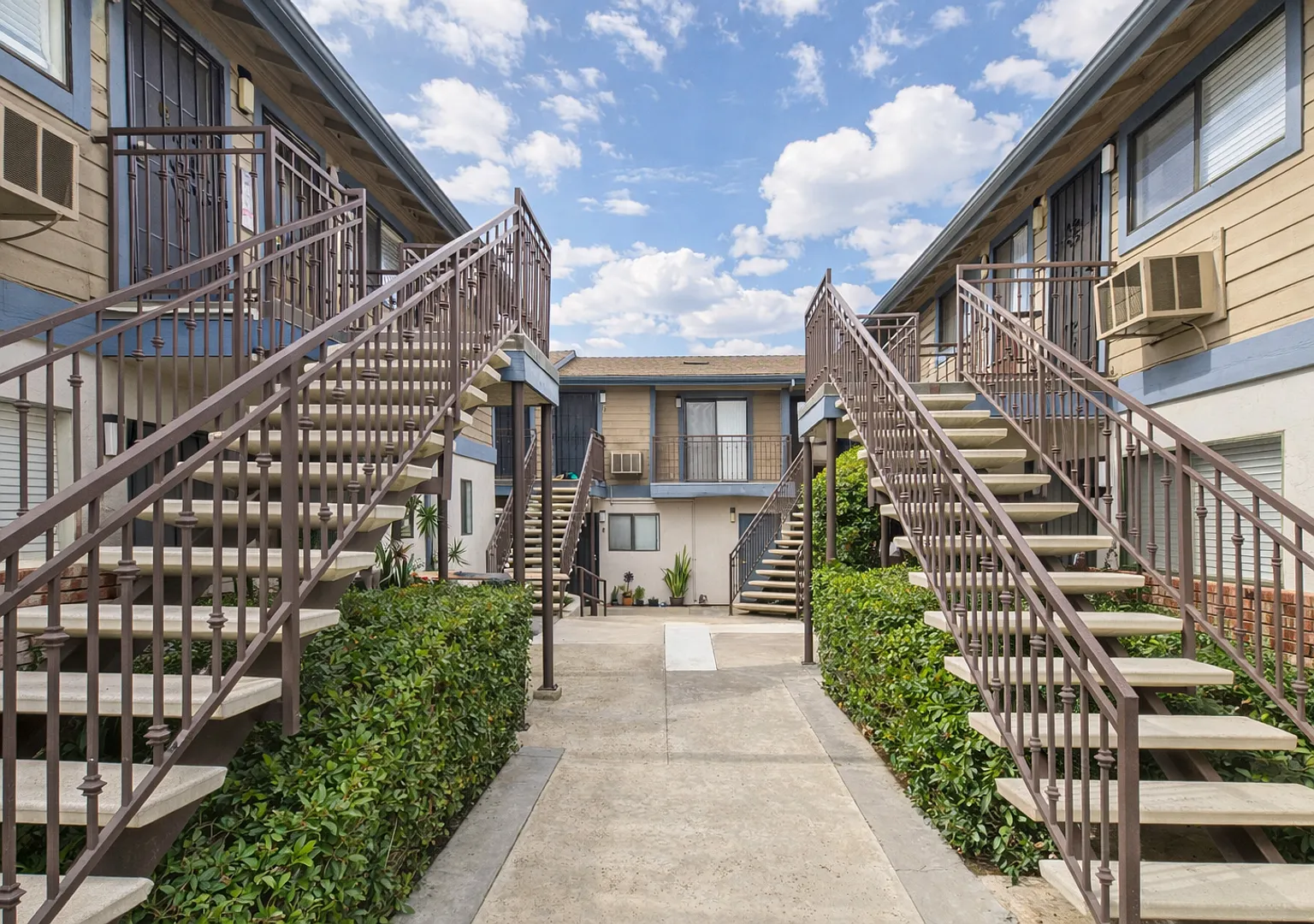 411 Park Way — Photo 2