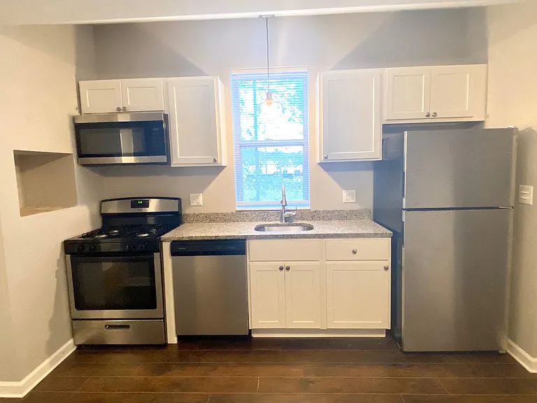1514 Main St #1 — Photo 3