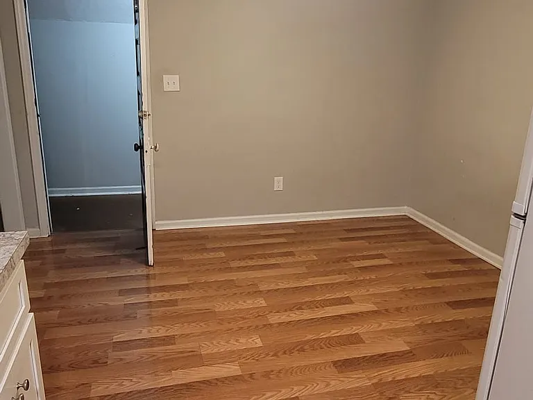720 E High St #8 — Photo 4