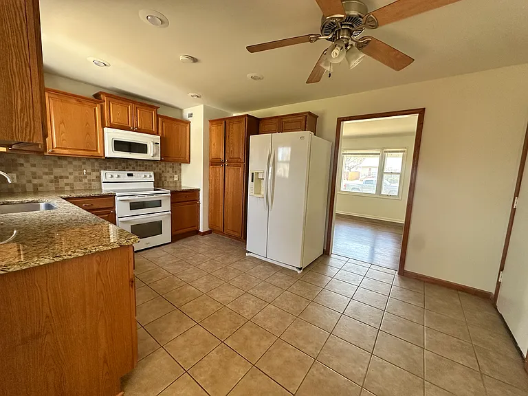 7315 Maple St — Photo 7