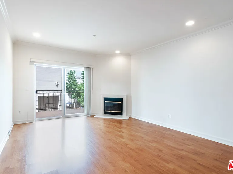 2335 S Bentley Ave #104 — Photo 10