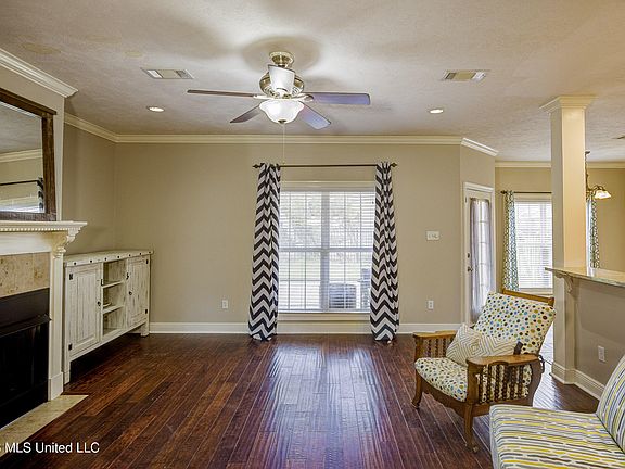 5th image of 33 Birkdale Cir