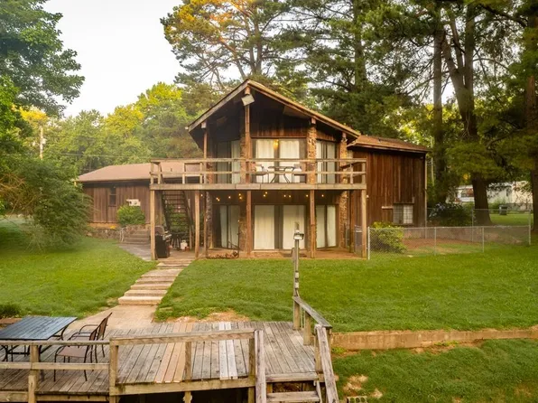 324 Riverside Dr, Pangburn, AR 72121