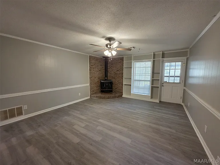 744 Ledyard Pl — Photo 9