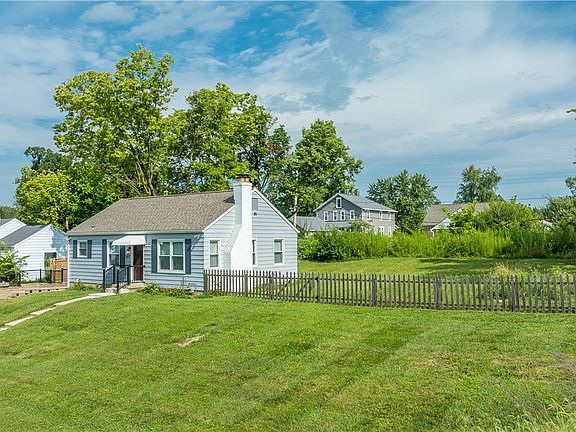 3rd image of 1837 Pinecrest Dr
