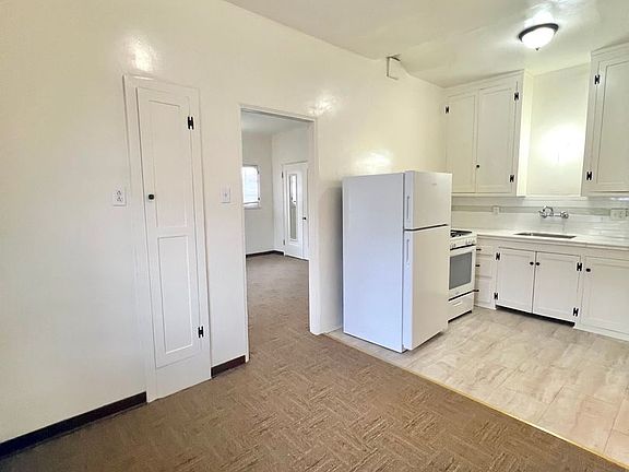 5th image of 2819 E Theresa St