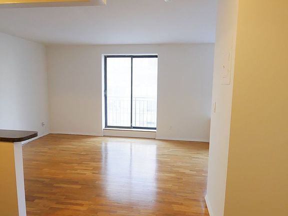 5th image of 241 E 86th St APT 8D