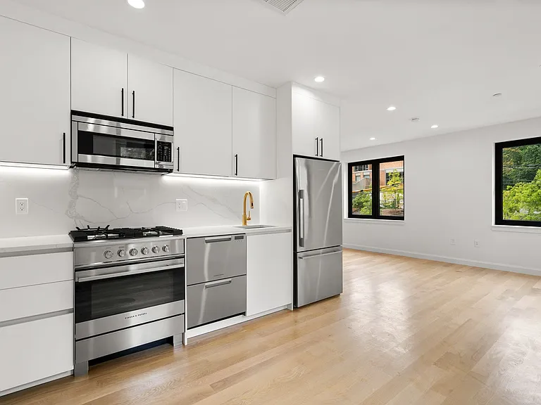 1618 Beacon St #3 — Photo 1