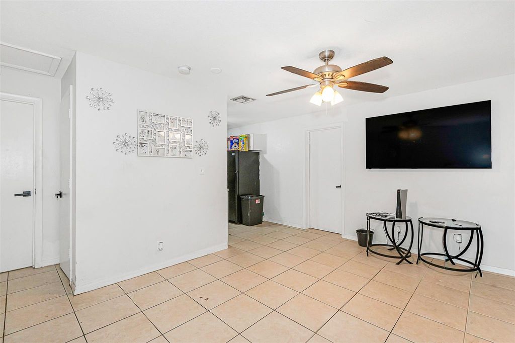 404 NE 4th Street, photo 9