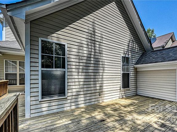 3rd image of 16319 Kelly Park Cir