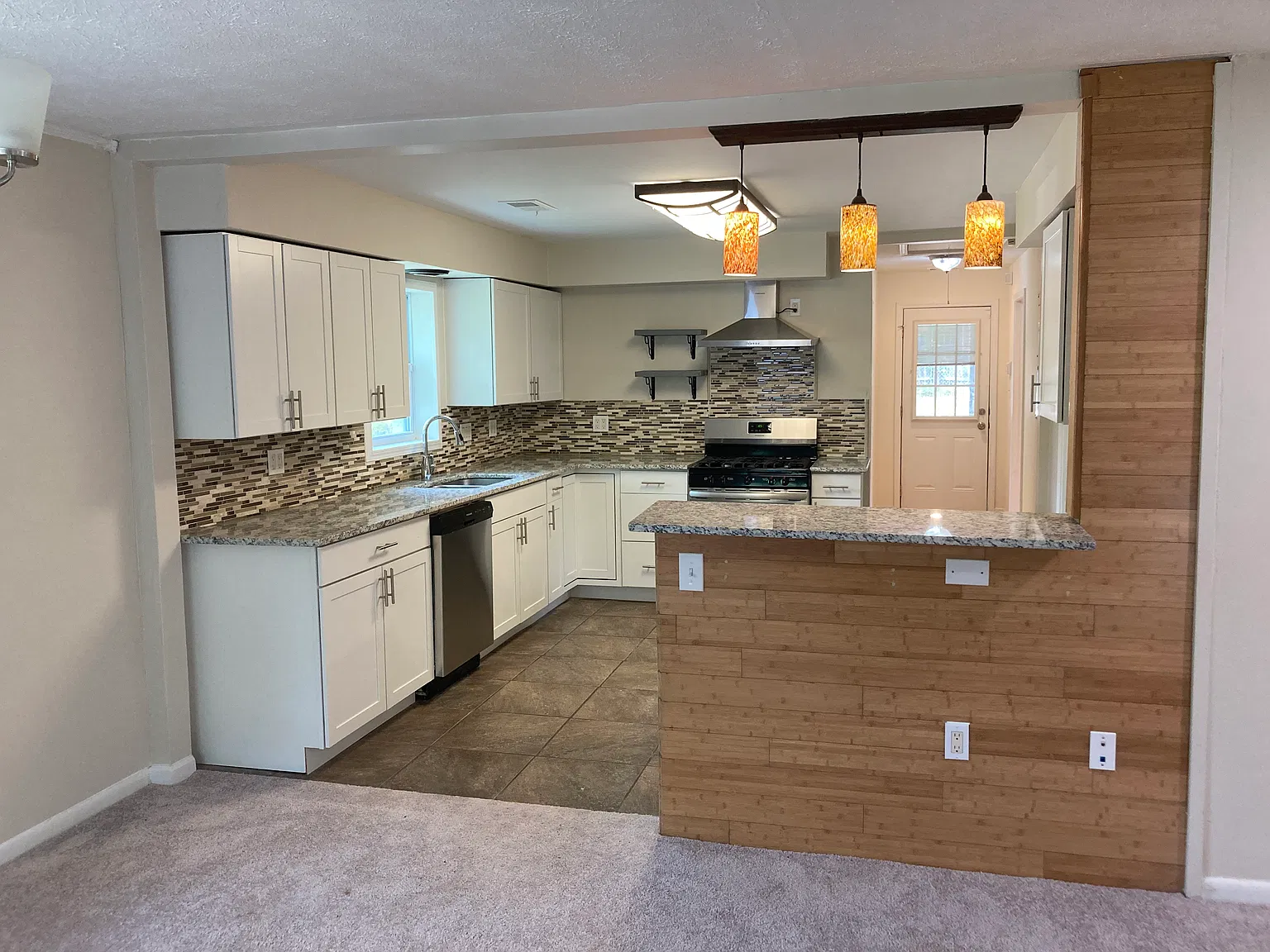 3 bed, 1180 sqft, $1,550 — Photo 2