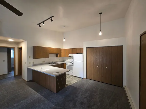 Ponds Crossing, 1230 Commonwealth Dr APT 1, Fort Atkinson, WI 53538