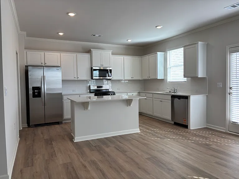 115 Biltmore Pl — Photo 3