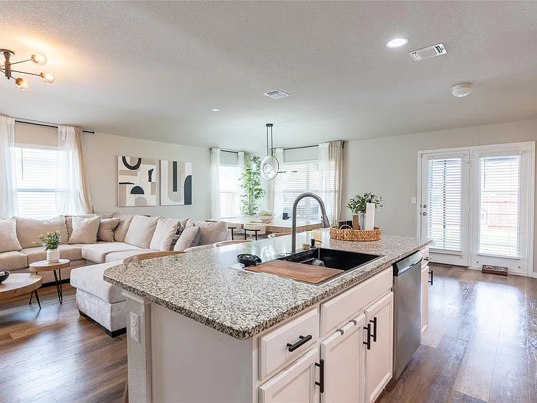 123 Stellamar Dr — Photo 12