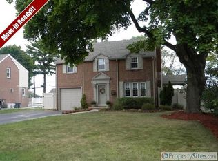 19 Mulberry Ln, Newtown Square, PA 19073