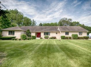 11S130 Barrett St, Lemont, IL 60439