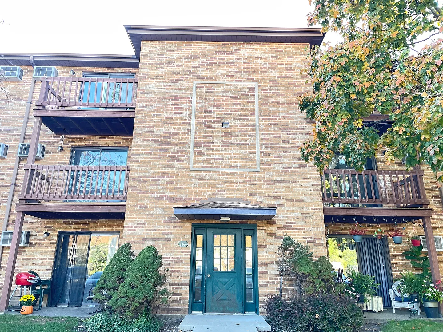 2 bed, 1100 sqft, $1,900 — Photo 1