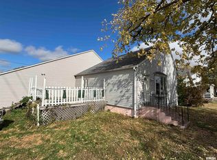 560 4th Ave S, Clinton, IA 52732