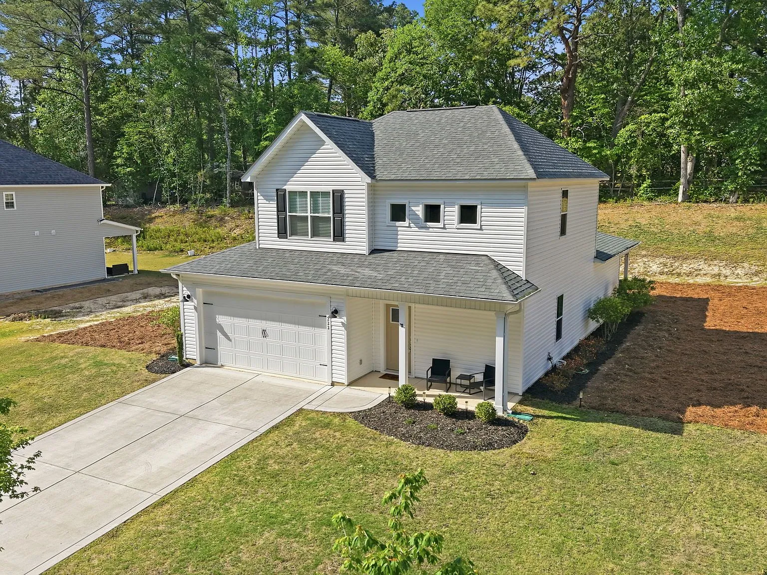 4 bed, 2.5 bath, 2100 sqft, $2,400 — Photo 2