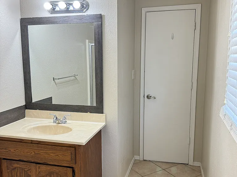 3044 W Greenwood St — Photo 18