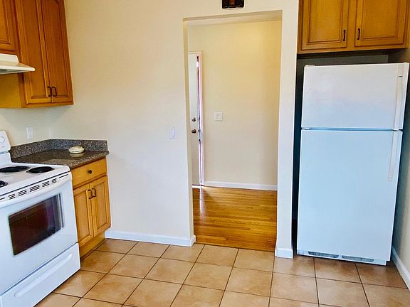 4th image of 10 Norton Ave #8