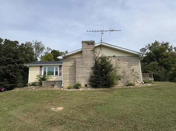 108 Bridwell St, Avoca, IN 47420