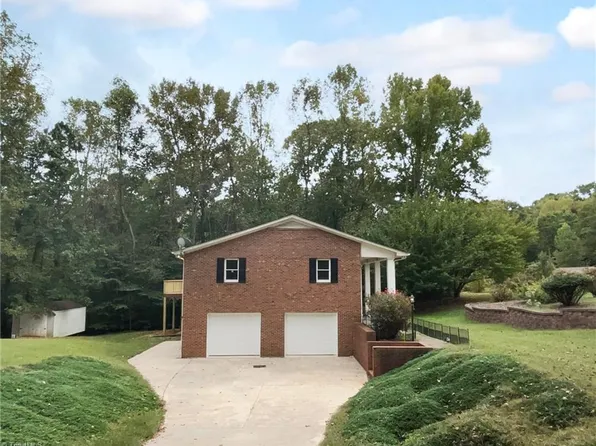2286 Lynn Cir E, Trinity, NC 27370