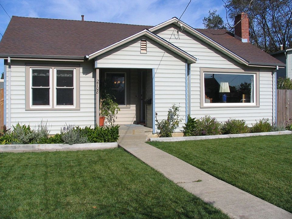1st image of 2708 Pine St